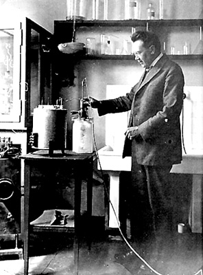 Heinrich Beck in his laboratory II